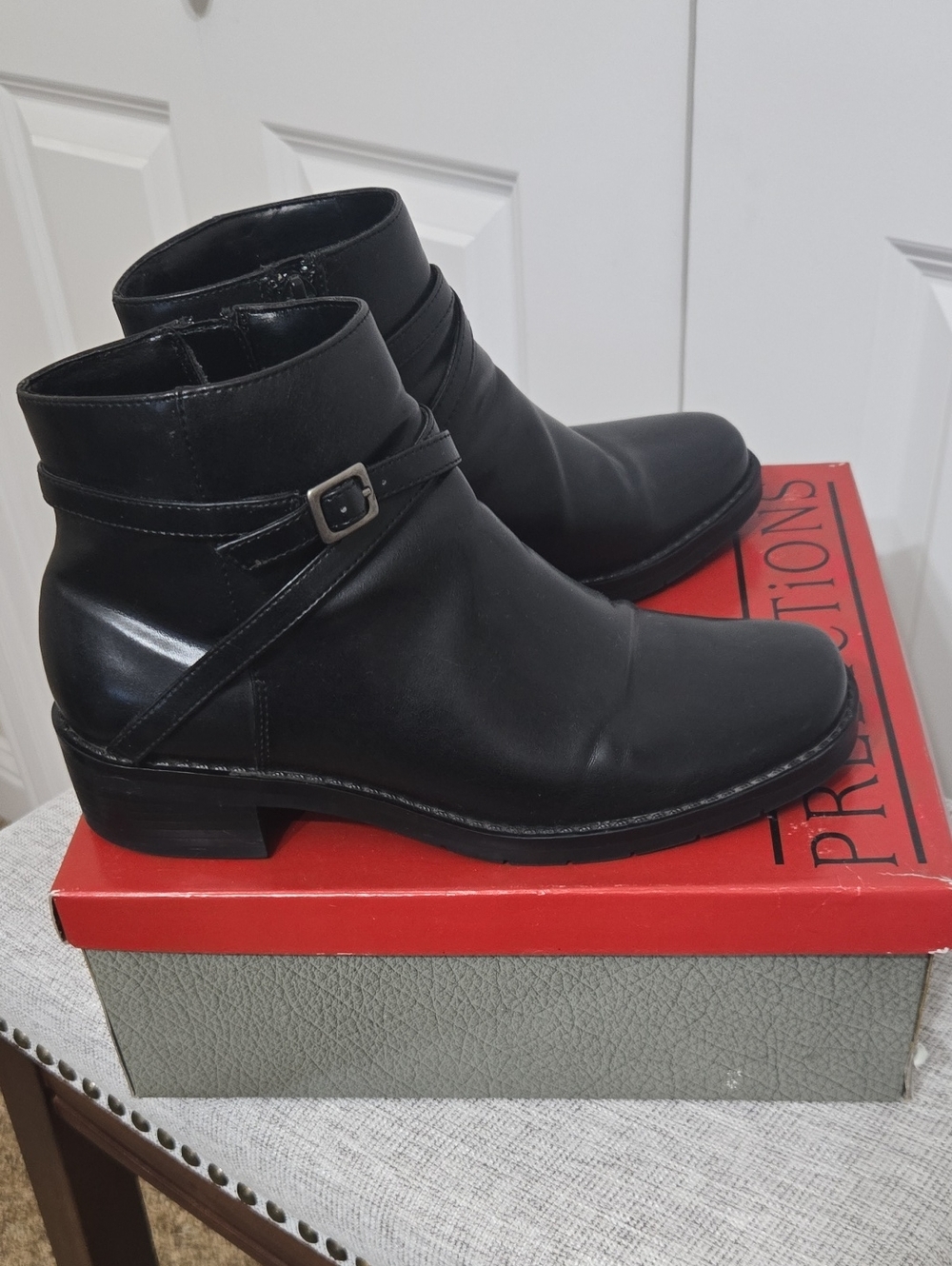 PREDICTIONS Women’s Black Leather Ankle Boots with Buckle Strap SZ 7 LIKE NEW